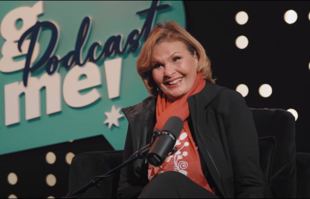 «كتب لي جوابات بدمه».. ما قصة مجنون يسرا؟ (فيديو)