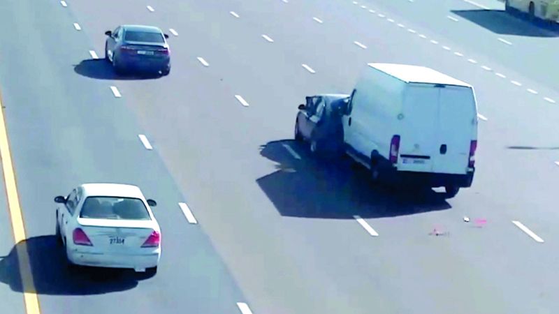 الامارات | 6 إجراءات يجب اتخاذها عند تعطل المركبة على الطريق