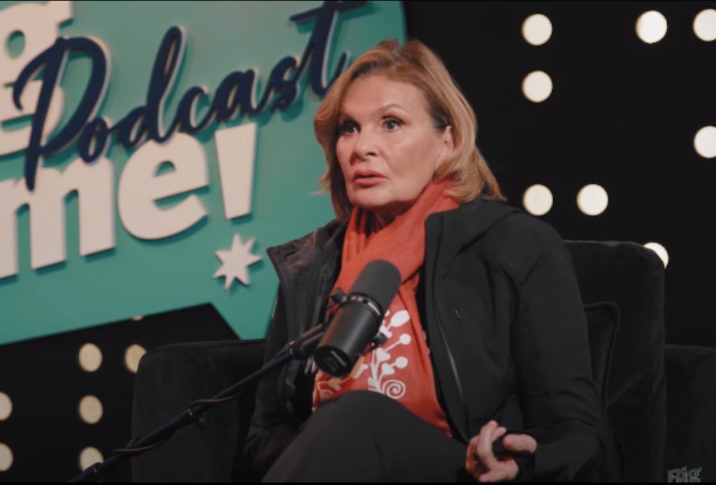 «كتب لي جوابات بدمه».. ما قصة مجنون يسرا؟ (فيديو)