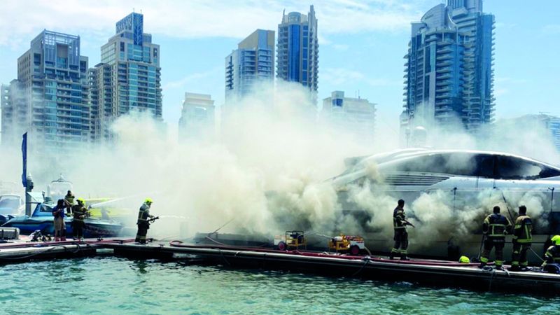 الامارات | «دفاع مدني دبي» يسيطر على حريق في يخت