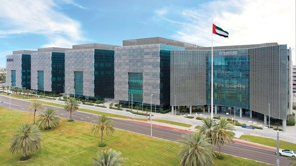 جامعة خليفة توفر منحاً أكاديمية لطلابها المحليين والدوليين