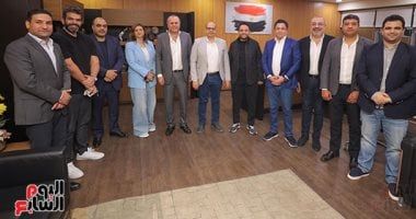 عمرو الفقى وقيادات الشركة المتحدة يزورون الخليج 365 ويشيدون بالأداء المهنى.. فيديو وصور