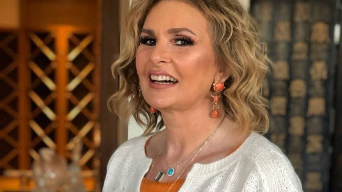 «كتب لي جوابات بدمه».. ما قصة مجنون يسرا؟ (فيديو)