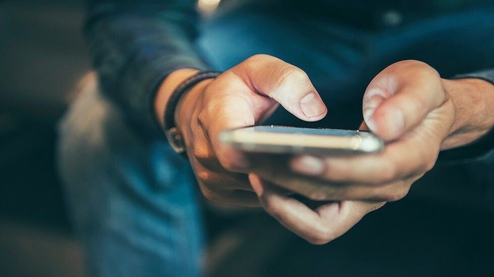 الامارات | الهواتف الذكية تتسبَّب بمشكلات في الصحة العقلية لعدد من مستخدميها