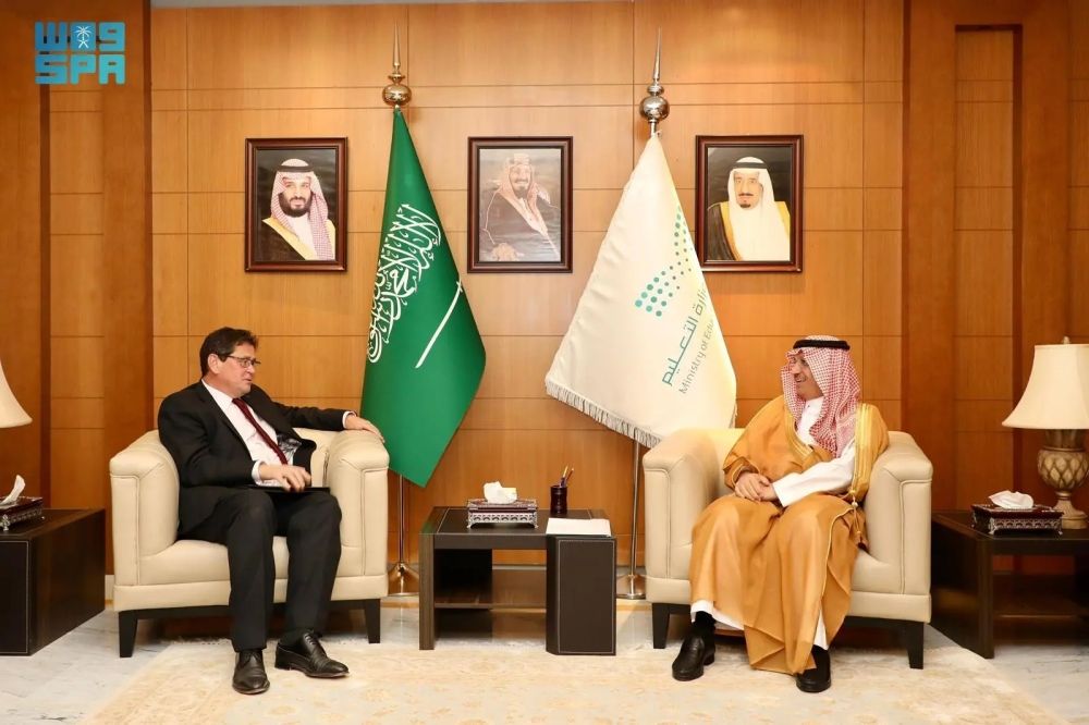 وزير التعليم يبحث تعزيز أوجه التعاون مع السفير البريطاني