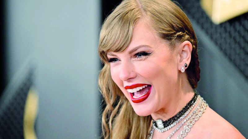 الامارات | تايلور سويفت تدخل نادي أصحاب المليارات من الباب الواسع