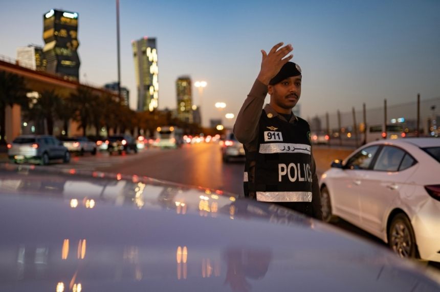 تخفيض المخالفات المرورية.. دعم لأفراد المجتمع وإسهام في تقليل الحوادث