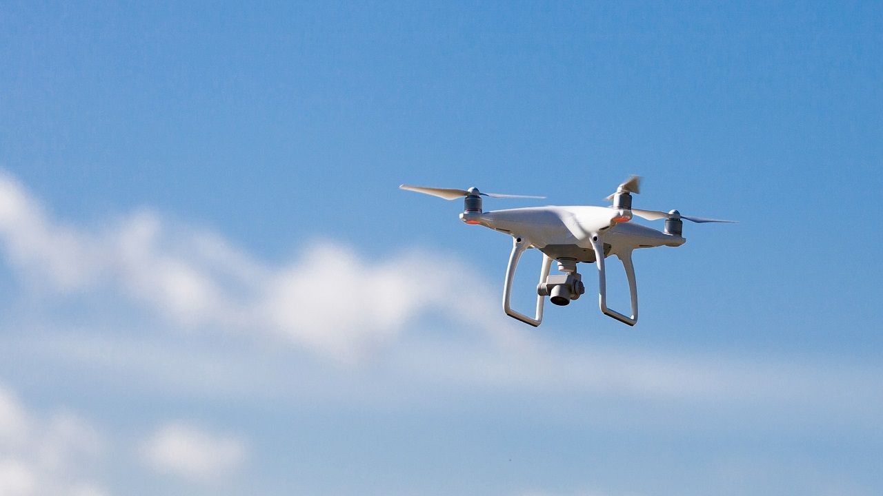 الامارات | أبوظبي تصدر قراراً بشأن تنظيم استخدام الطائرات بدون طيار