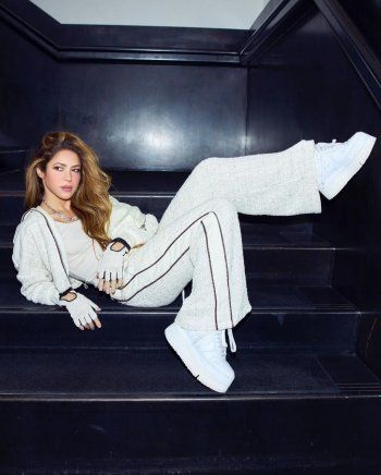 شاكيرا تحبس الأنفاس بأحدث إطلالاتها.. وهذا ما إرتدته - بالصور