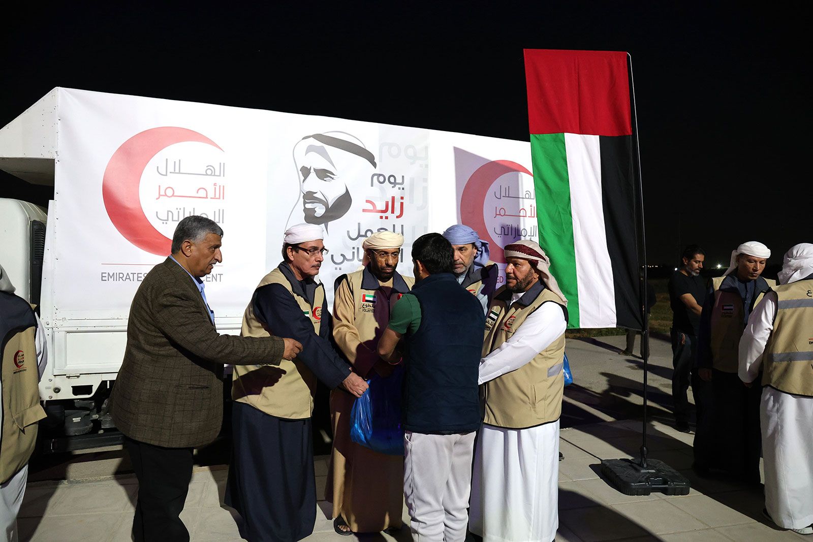 الخليج اليوم .. المخيم الإماراتي الأردني للاجئين السوريين يقيم إفطارا لـ 200 أسرة