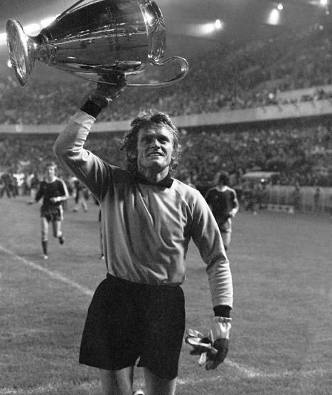 مولر يخوض مباراته رقم 700 مع بايرن ميونخ ويقترب من معادلة أسطورة ألمانيا