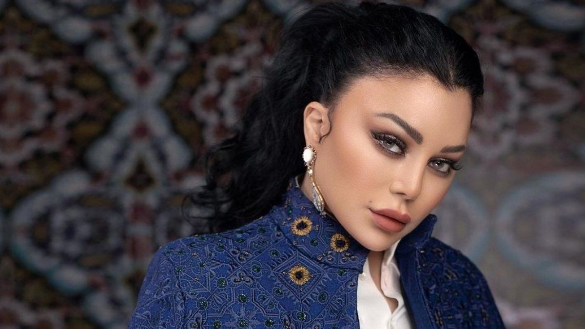 قفطان هيفاء وهبي.. إطلالة رمضانية مذهلة صُنعت لها خصيصًا مع “تطريز باسمها”| شاهد