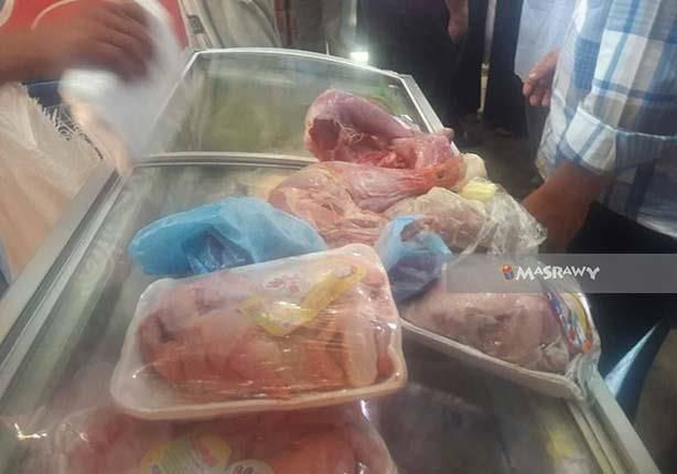 دواجن منتهية الصلاحية.. حملة مكبرة على ثلاجة سلع غذائية في دمياط