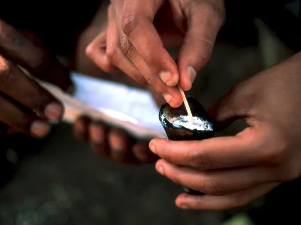 المخدرات تهدد الموتى في قبورهم.. طوارئ في دولة إفريقية بسبب "الكوش"