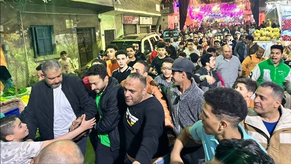 حمادة هلال يحتفل مع أهالي منطقته بالنجاح الكبير لـ المداح 4