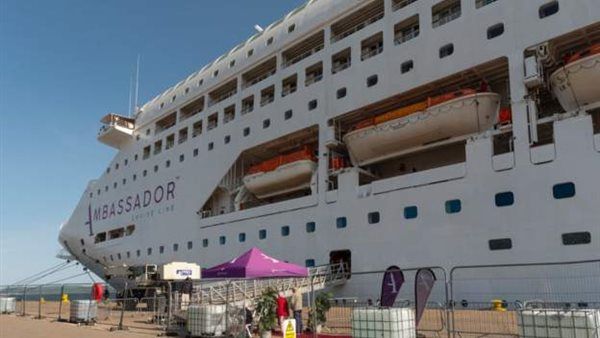 سفينة سياحية تصطدم باخرى في جنوب إفريقيا