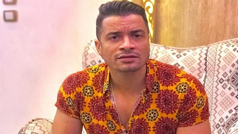 قميص وقع عليه عليه كلور" رامز يسخر من ملابس حسن شاكوش في "رامز جاب من الأخر"