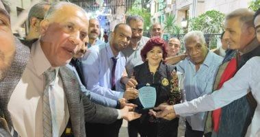 أهالي منشية الصدر ينظمون أطول مائدة بحى شعبى.. 1000 متر