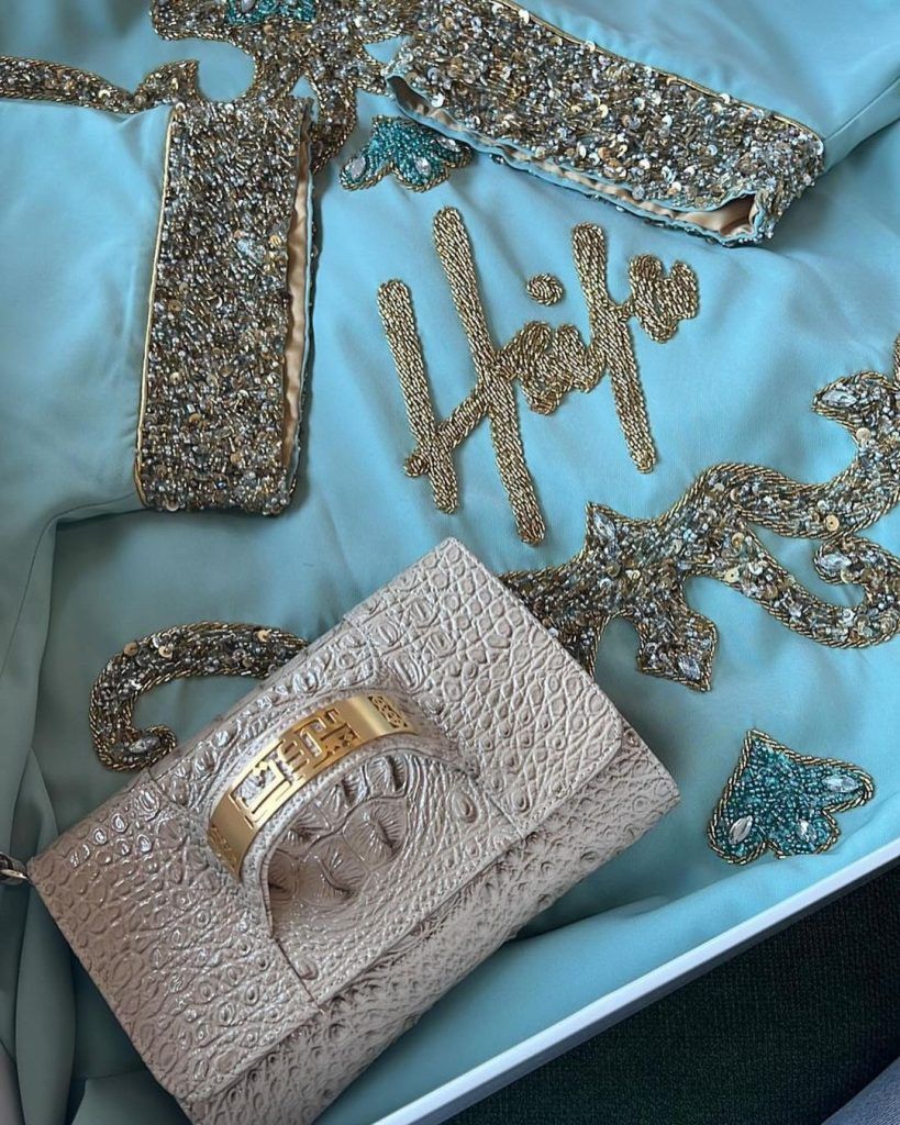 قفطان هيفاء وهبي.. إطلالة رمضانية مذهلة صُنعت لها خصيصًا مع “تطريز باسمها”| شاهد