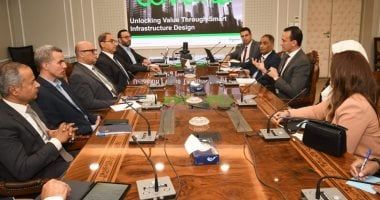 مساعد وزير الإسكان يبحث التعاون مع ممثلى شركة "شنايدر إليكتريك" الفرنسية