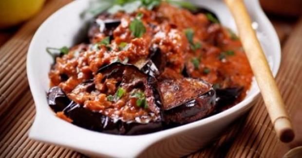 طريقة عمل طاجن مسقعة في الفرن.. اعرفي سر اللون الذهبي