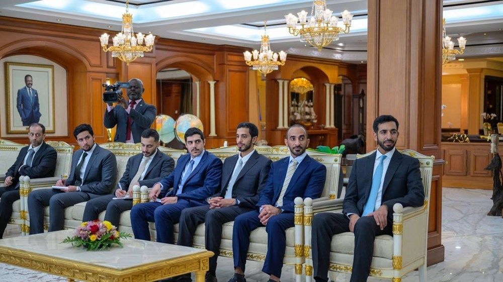 شخبوط بن نهيان يلتقي رئيس الغابون الانتقالي