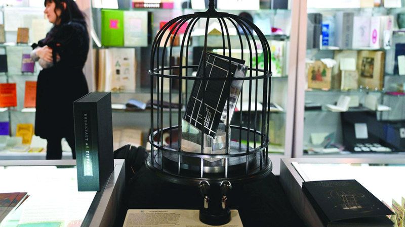 الامارات | كتاب مُرصّع بـ 1035 ماسة.. لا مساومة في السعر