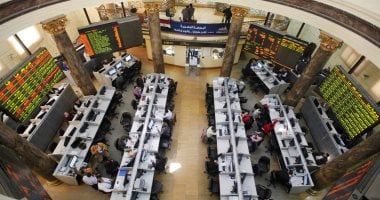 هبوط 9 قطاعات بالبورصة خلال جلسة الأحد على رأسها "العقارات" بنسبة 3.8%