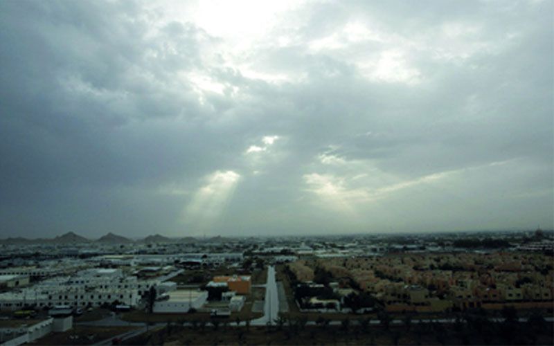 الامارات | "الأرصاد": طقس غائم وفرصة سقوط أمطار غدا