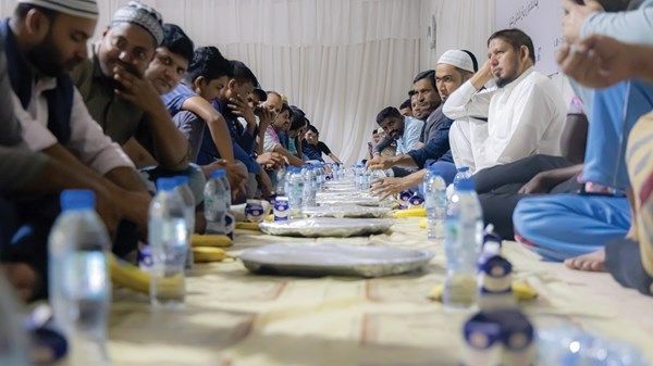 «العمل التطوعي».. قاطرة التكافل والتعاضد في رمضان