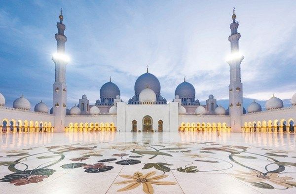 الأربعاء أول أيام عيد الفطر المبارك في الإمارات