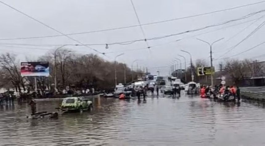 ذوبان الثلوج يغرق ما يزيد على 10400 منزل في أنحاء روسيا