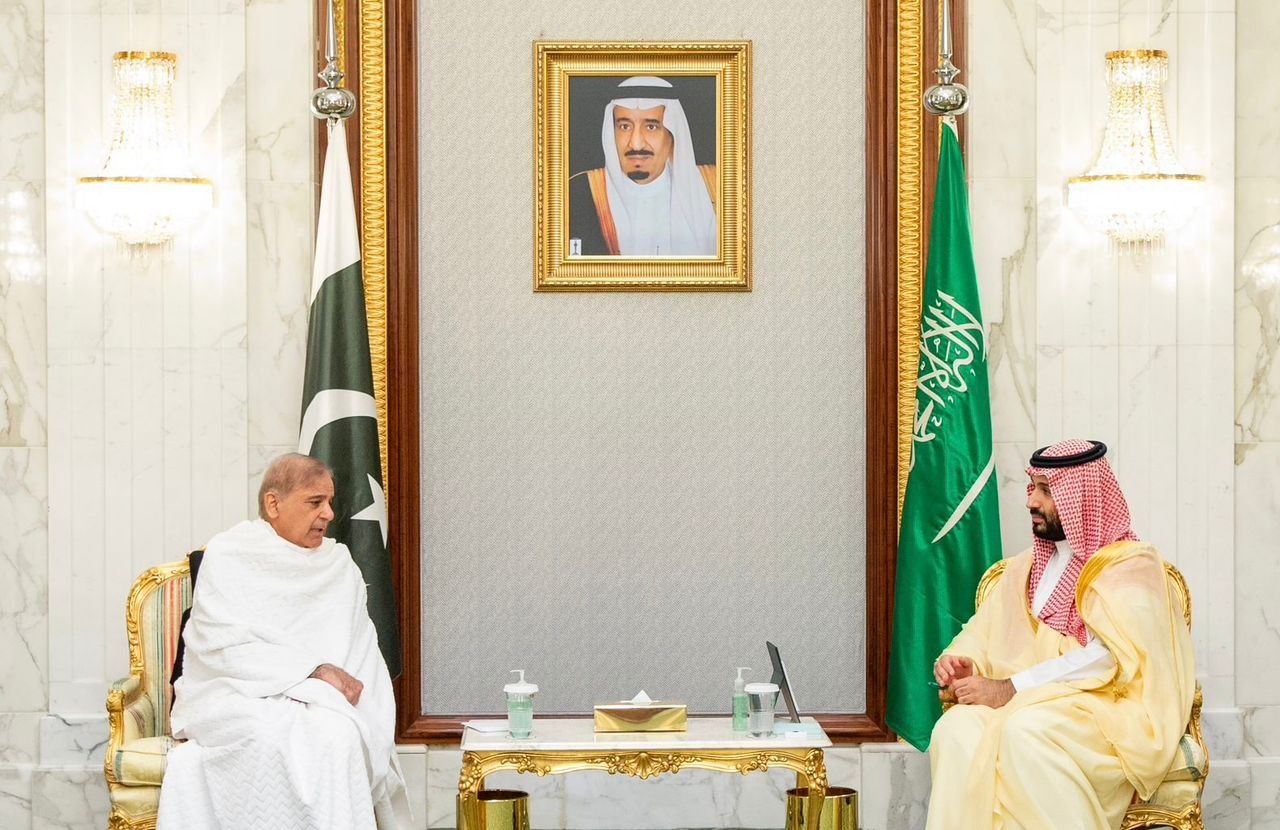 السعودية | صدور بيان مشترك للاجتماع بين ولي العهد ورئيس وزراء جمهورية باكستان الإسلامية