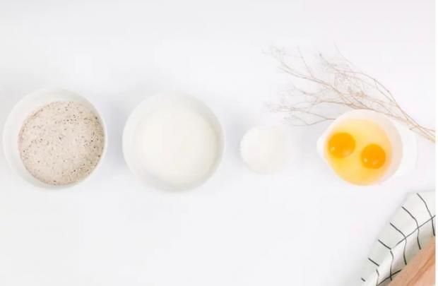 دلعي جوزك بدل ماتنكدي علية ..  ماسك زيت الزيتون والبيض هترجعي قمر 14 ليلة العيد