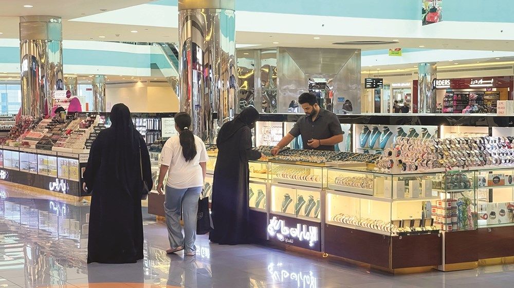 مراكز التسوق تشهد إقبالاً متزايداً من الجمهور