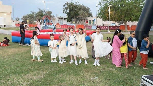 الحدائق والشواطئ تجتذب أهالي منطقة الظفرة