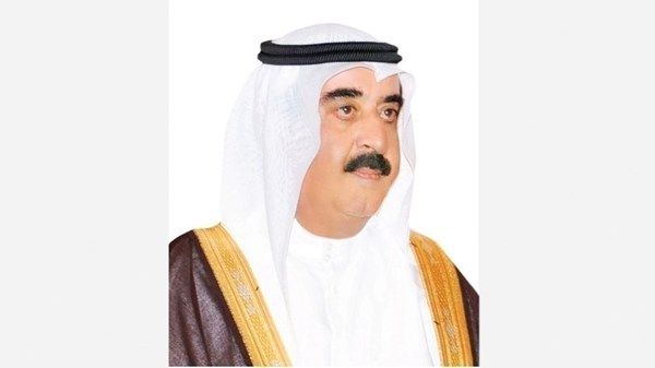 حاكم أم القيوين يؤدي صلاة عيد الفطر بمسجد الشيخ أحمد بن راشد المعلا