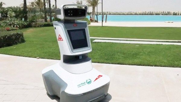 روبوت ذكي لرصد مخالفات راكبي السكوتر الكهربائي في دبي