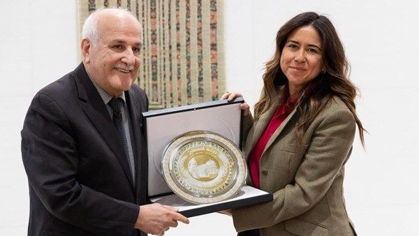 لانا نسيبة تتسلم "درع فلسطين" من مندوب دولة فلسطين لدى الأمم المتحدة