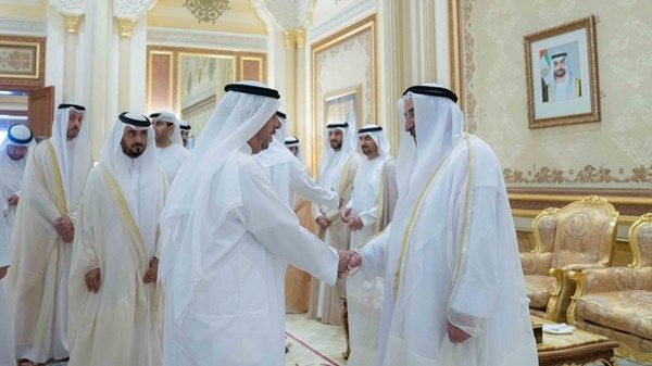 حاكم الشارقة يستقبل المهنئين بعيد الفطر المبارك