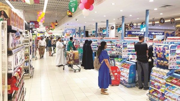 مراكز التسوق تشهد إقبالاً متزايداً من الجمهور