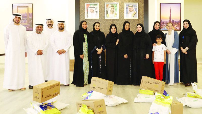 الامارات | «دبي للإعلام» شركاء فرحة قلوب أسر متعففة في عيد الفطر