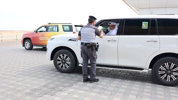 «شرطة أبوظبي» تهنئ القادمين بطريق الشيخ خليفة بن زايد الدولي في العيد