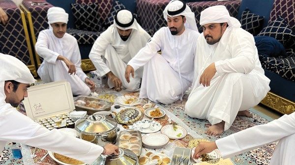 زيارات العيد.. عادات خالدة في تراثنا الشعبي