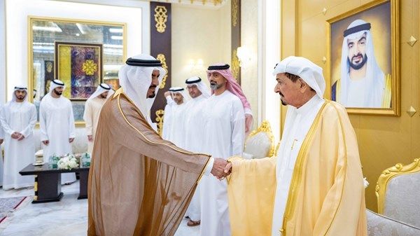 حميد بن راشد يستقبل المهنئين بعيد الفطر بحضور ولي عهده