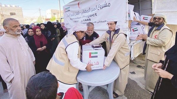 الإمارات.. الأيادي البيضاء تمتد لأنحاء العالم في رمضان