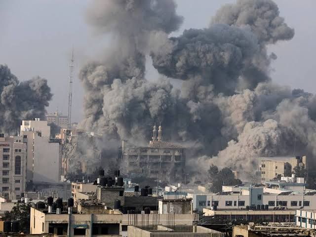 استشهاد عشرات الفلسطينيين في غارات على قطاع غزة