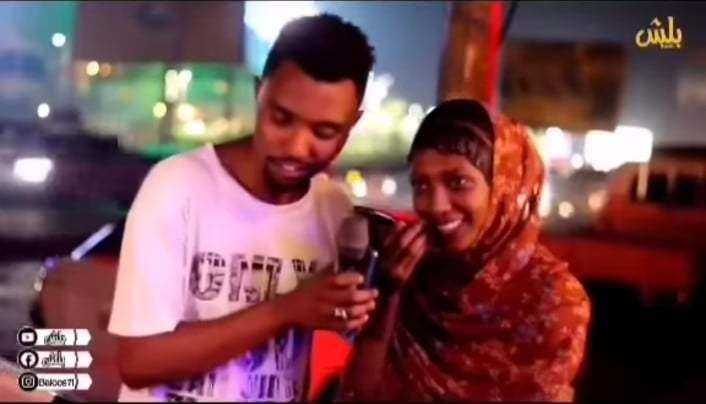 شاهد بالصورة والفيديو.. (لو بظبطوا ليك أمورك أمشي طوالي) ولي أمر فتاة سودانية يصدم المتابعين بردة فعله الغريبة بعد أن أخبرته الفتاة بنيتها السفر إلى دبي والعمل كراقصة ومتابعون: (والله يا عمك نخجل ليك نحنا)