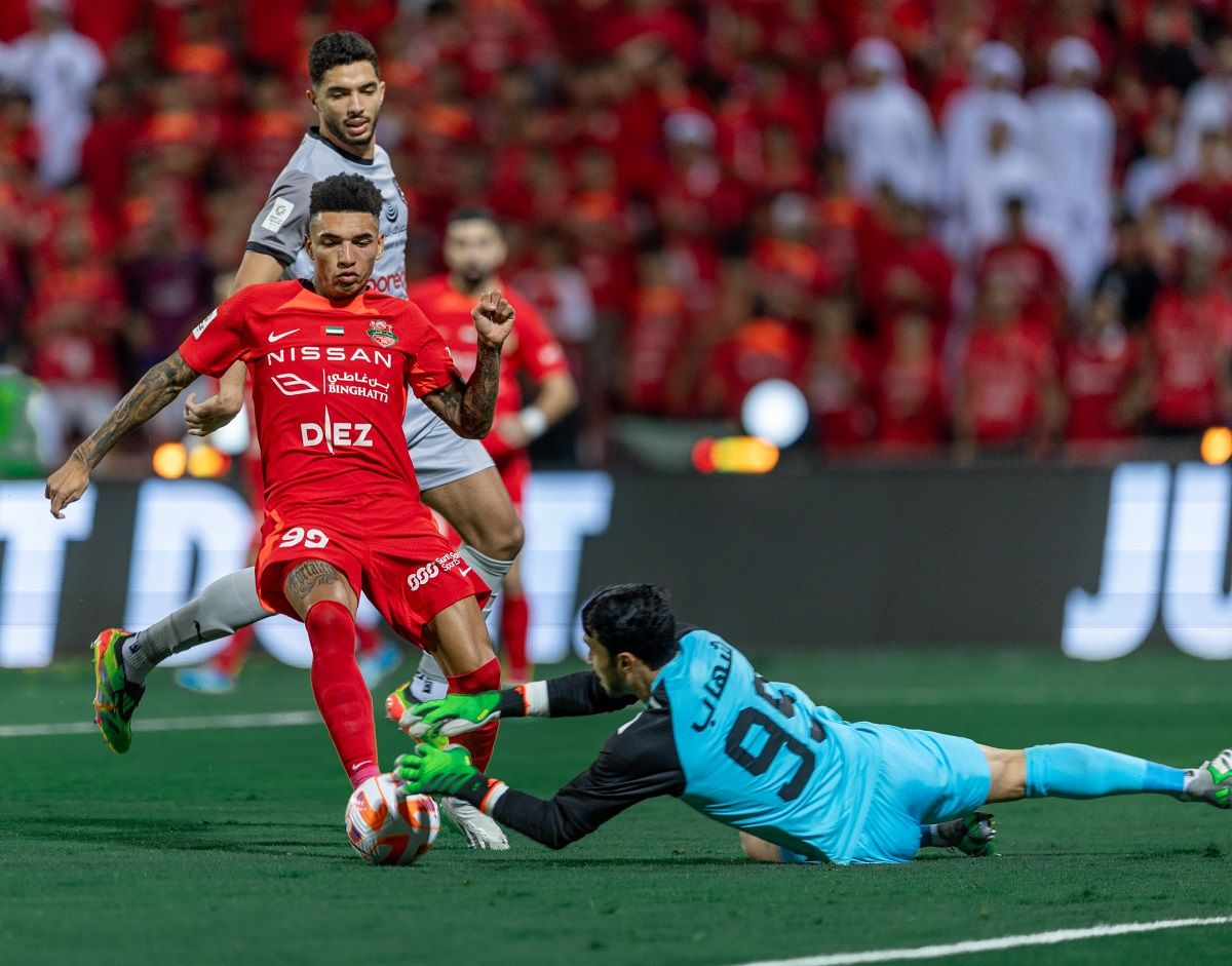 الامارات | شباب الأهلي يحلق بدرع السوبر الإماراتي القطري في الوقت القاتل (فيديو)