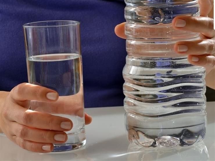 هذا ما يحدث لكوب الماء عند تركه مكشوفا- مفاجأة